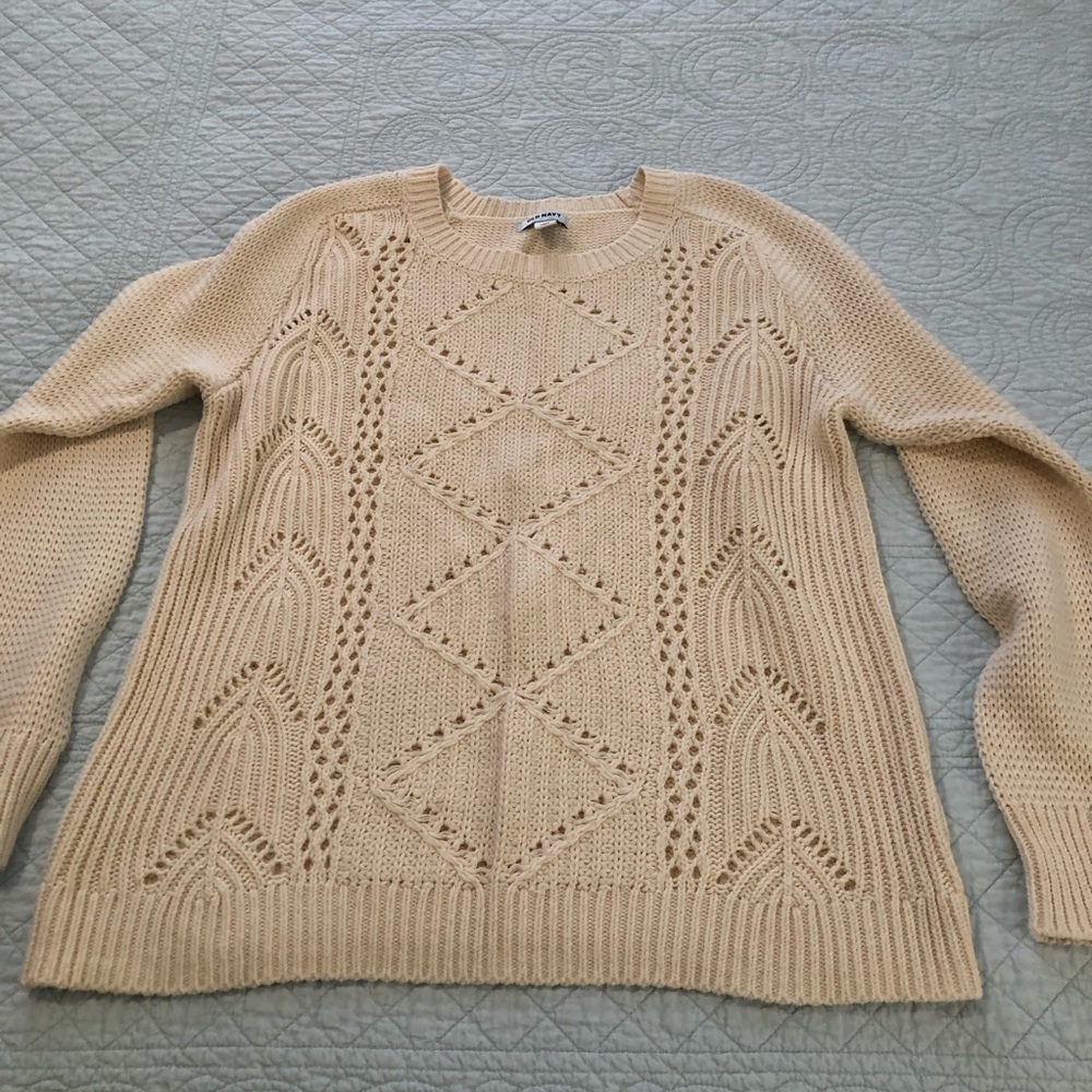 Sweater bundle. Size large and medium. - Picture 7 of 8